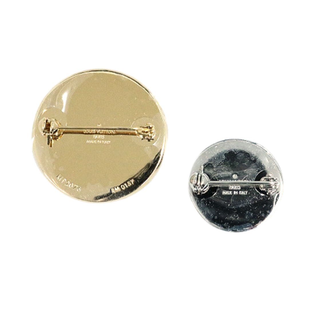 ピンブローチ 2点セット<br>Supremeコラボ<br>モノグラムキャンバス/メタル<br>モノグラム/レッド×シルバー<br>【USED】
