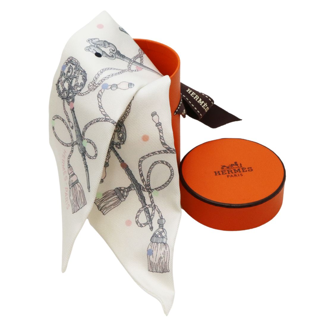 ツイリー レ・クレ・ア・ポア<br>シルク100%<br>ブラン/グリスアシエ/<br>マルチカラー<br>【未使用品】