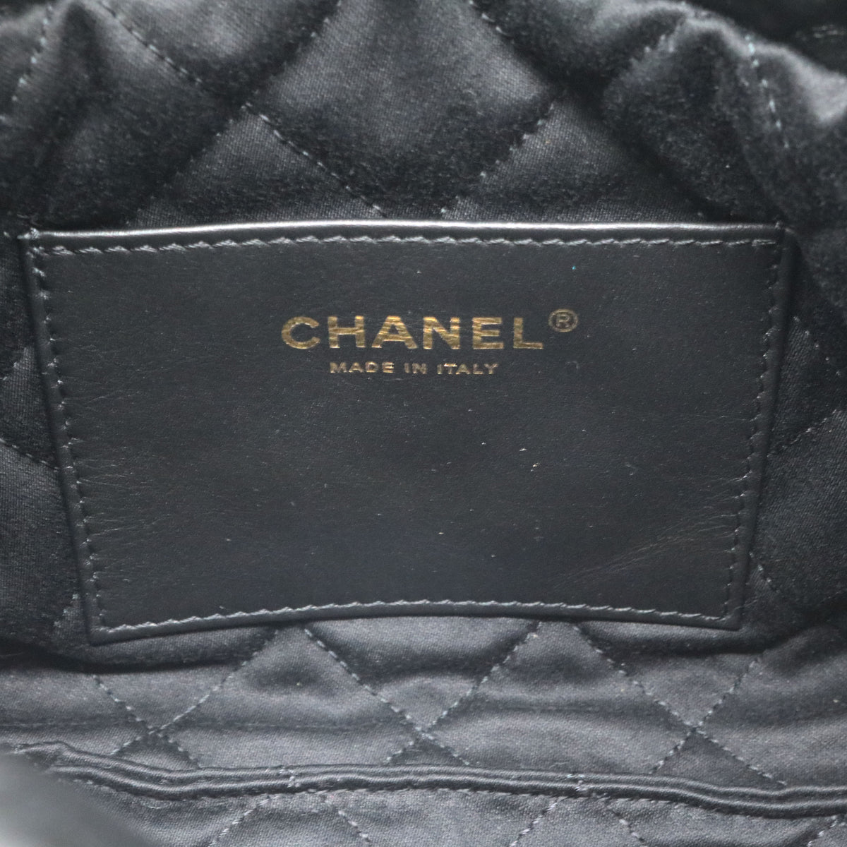 CHANEL【シャネル】<br>CHANEL 22 ミニ チェーン2wayバック<br>AS3980 B09859 94305<br>シャイニー カーフスキン【USED】