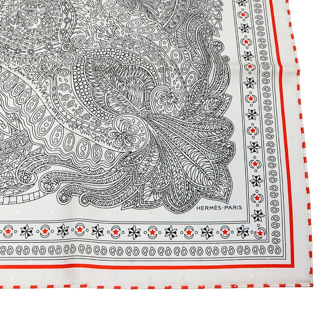 カレ 55 マハラニの庭<br>シルク100％<br>ブラン/ノワール/ルージュ<br>【未使用品】