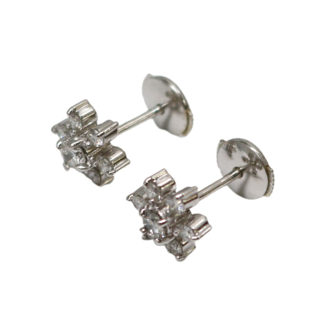 K18WG<br>フラワー<br>ダイヤモンドピアス<br>【未使用品】