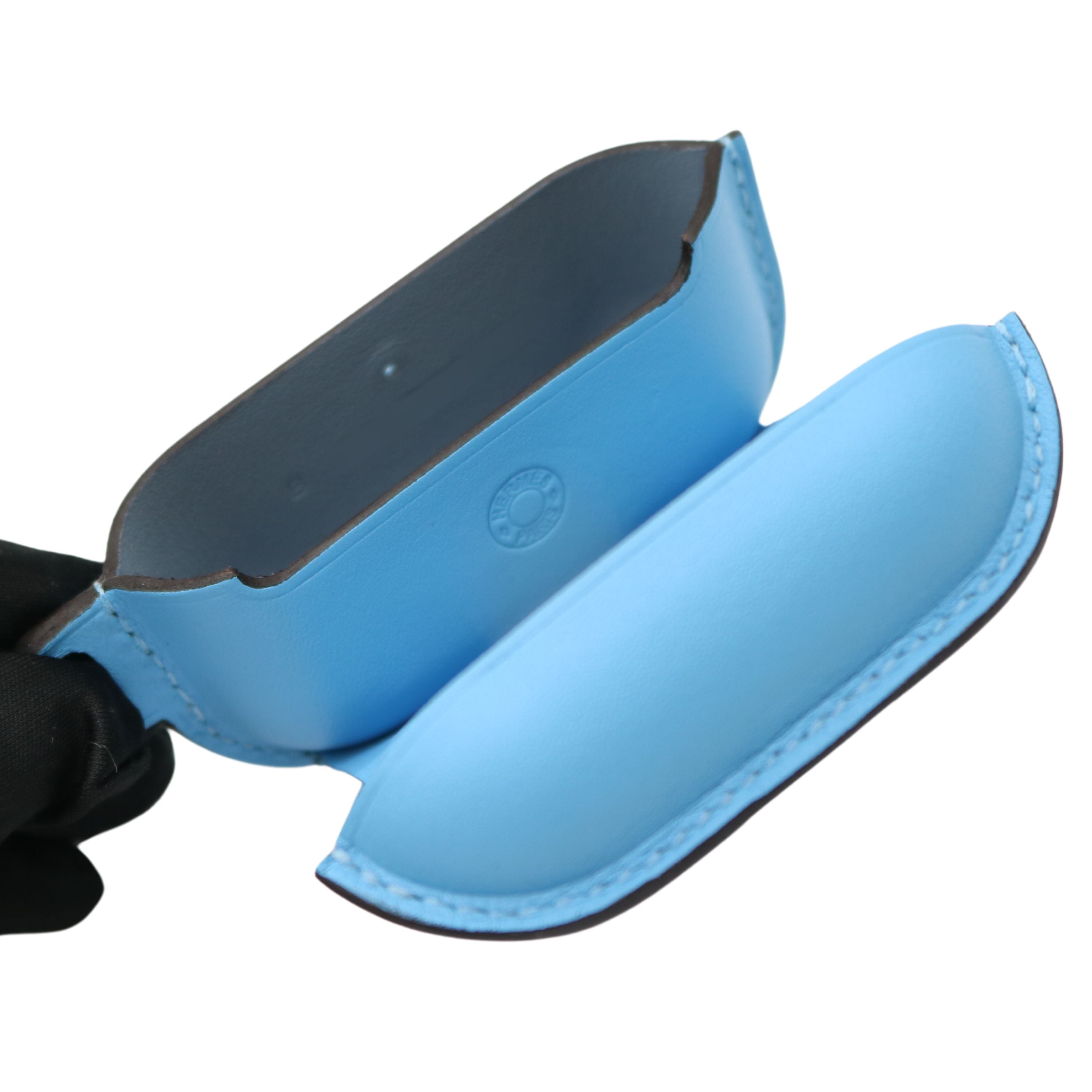 AirPods Pro 2用ケース<br>ヴォー・スウィフト<br>セレスト【NEW】