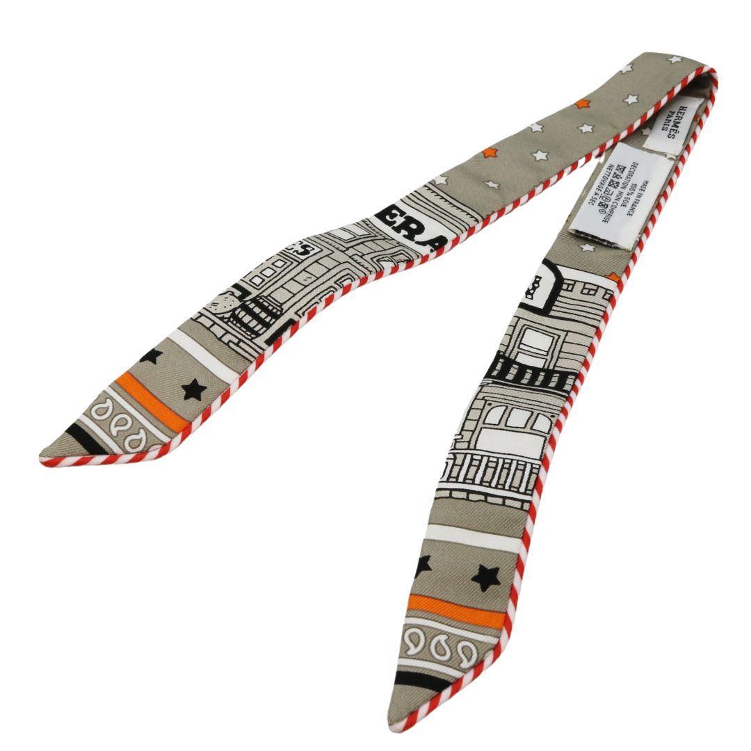 ツイリードールキャンディー<br>エルメス・パリ・ステーション<br>シルク100％<br>グリサンドル/オレンジ/ブラック<br>【NEW】