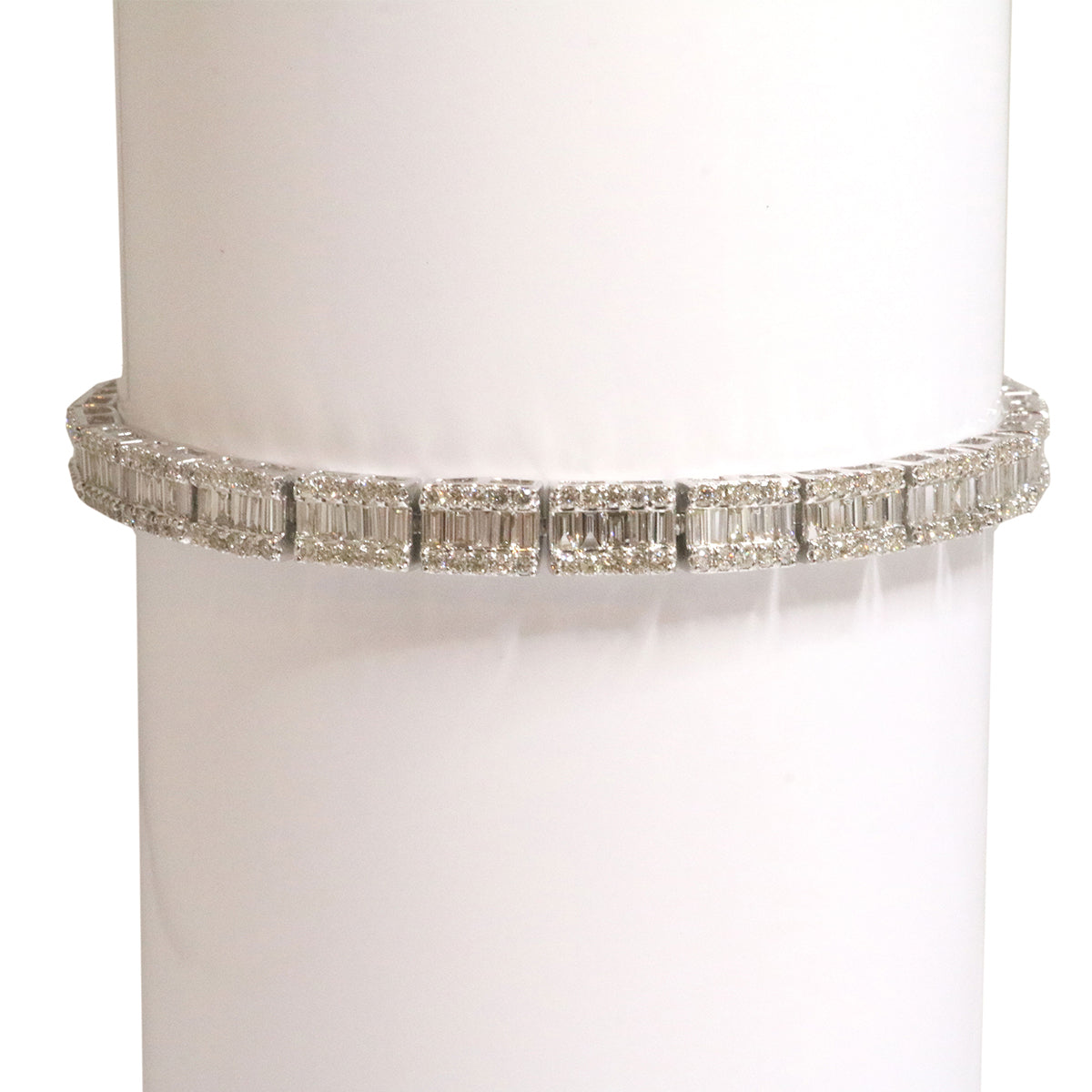 PT900/D5.70ct<BR>バゲットダイヤモンド<BR>テニスブレスレット<BR>【NEW】