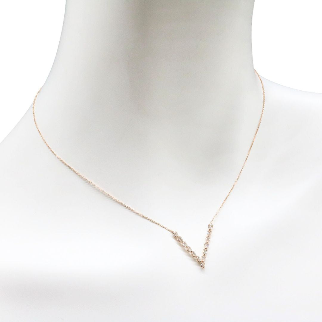 ORIGINAL JEWELRY<br>【オリジナルジュエリー】<br>K18PG/D0.54ct<br>V字ダイヤモンド ペンダント Mサイズ<br>【NEW】