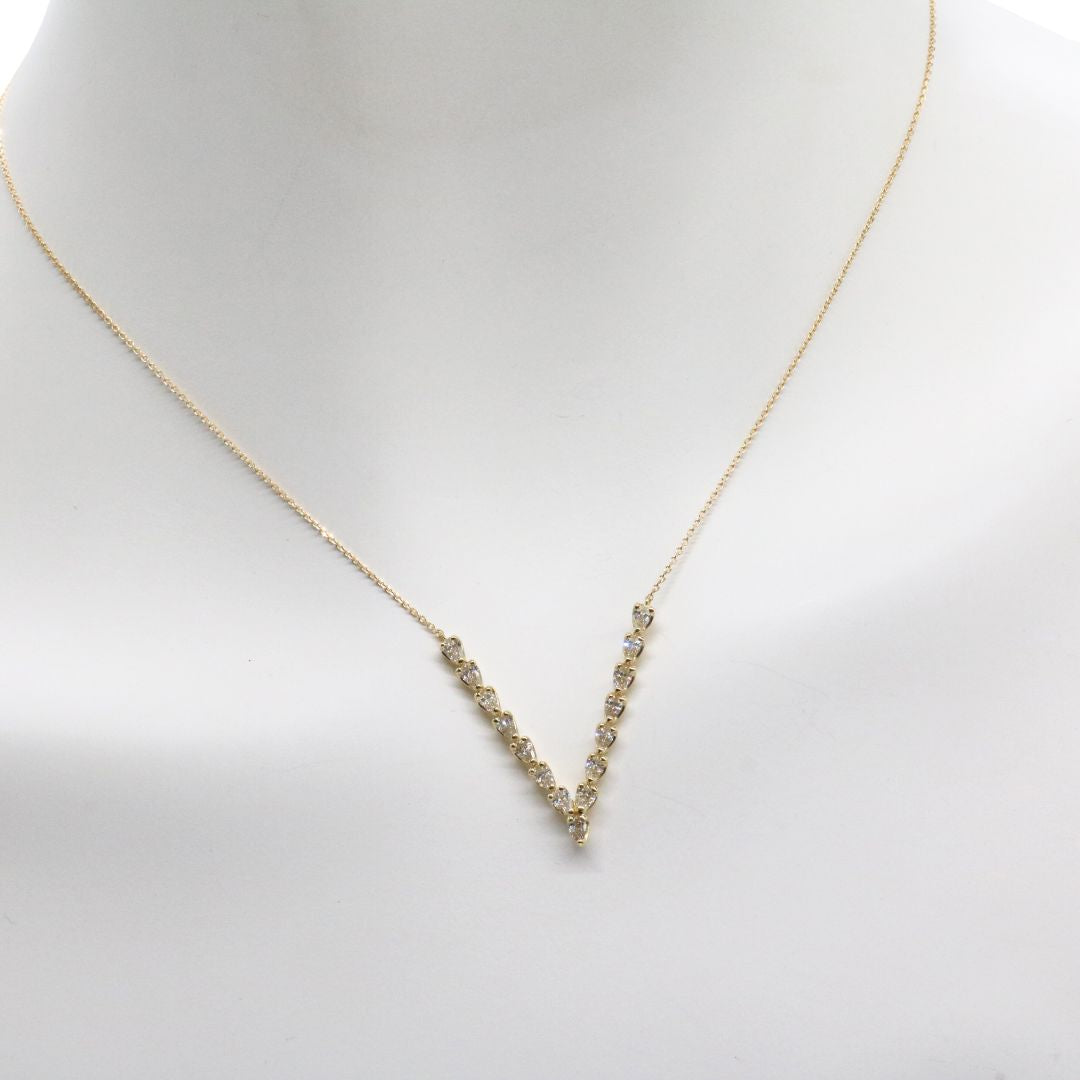 ORIGINAL JEWELRY<br>【オリジナルジュエリー】<br>K18YG/D1.06ct<br>V字ダイヤモンド ペンダント Lサイズ<br>【NEW】