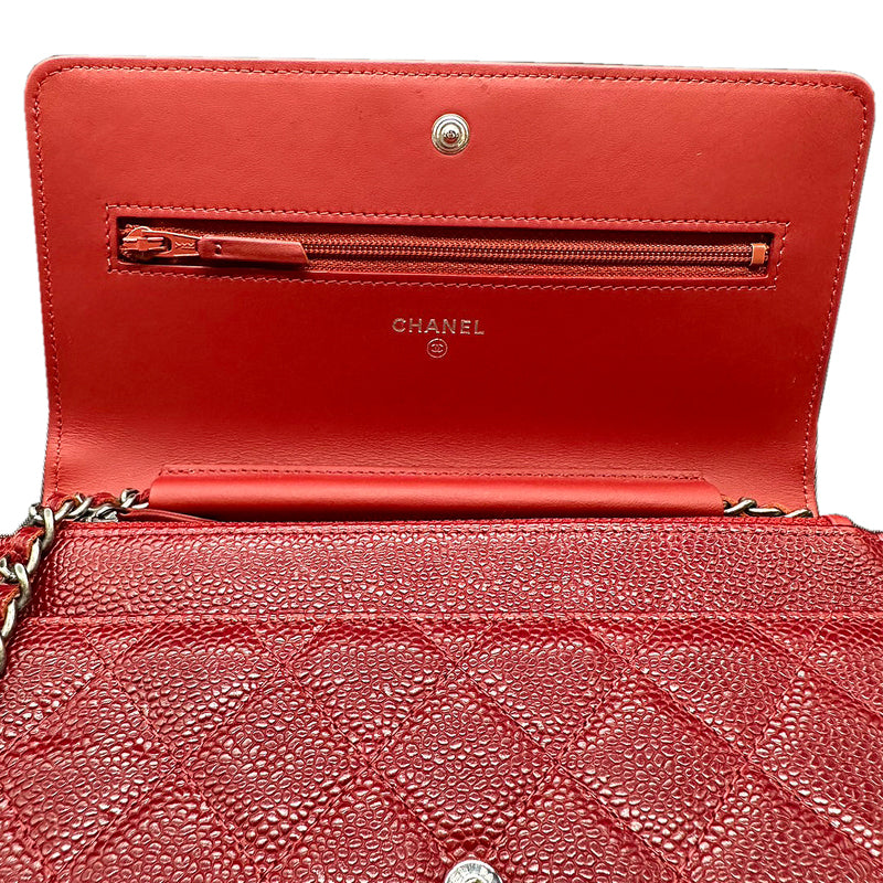 ボーイシャネル<br>チェーンウォレット<br>キャビアスキン<br>レッド/シルバー金具<br>【USED】