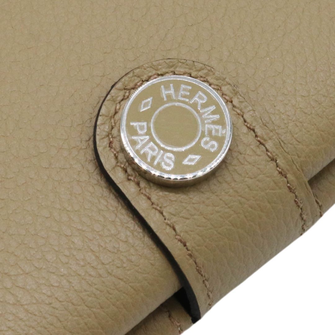 R.M.S パスポートホルダー<br>カーフスキン<br>ベージュマルファ/シルバー金具<br>【NEW】
