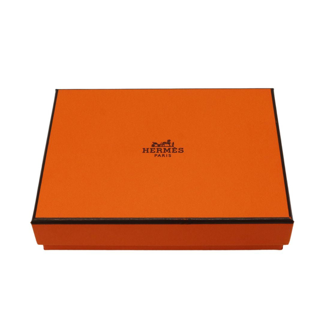 R.M.S パスポートホルダー<br>カーフスキン<br>ベージュマルファ/シルバー金具<br>【NEW】