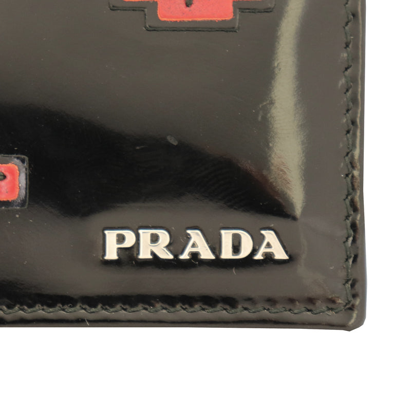 プラダ　パテントレザー　2つ折り財布 ブラック×レッド