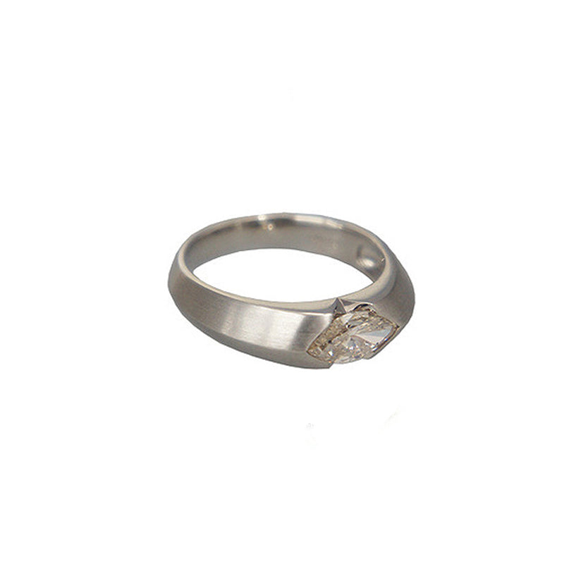 PT900/D0.841ct<BR>ダイヤモンドリング<BR>【NEW】