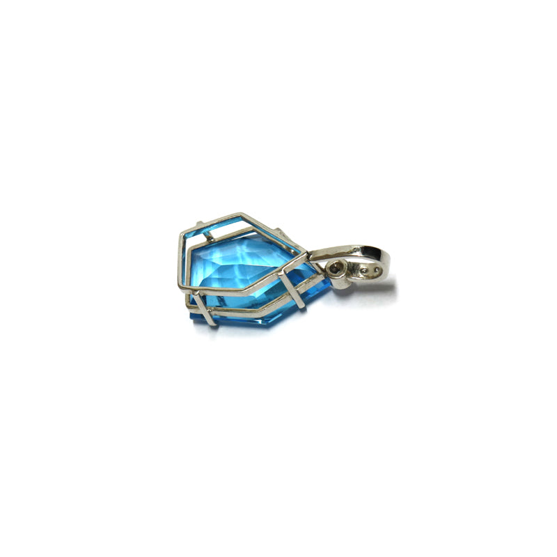 ブルートパーズ　ダイヤモンドトップ【新品】